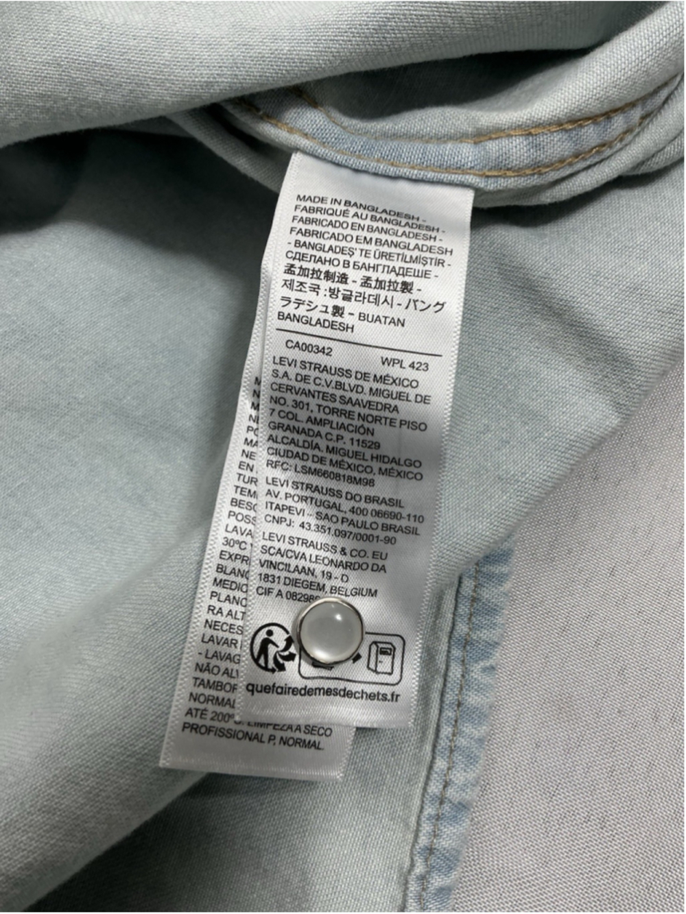 Womans NWT Levi Strauss Standard Fit Snap Front Jean Shirt XXL Light Blue - Picture 6 of 8
